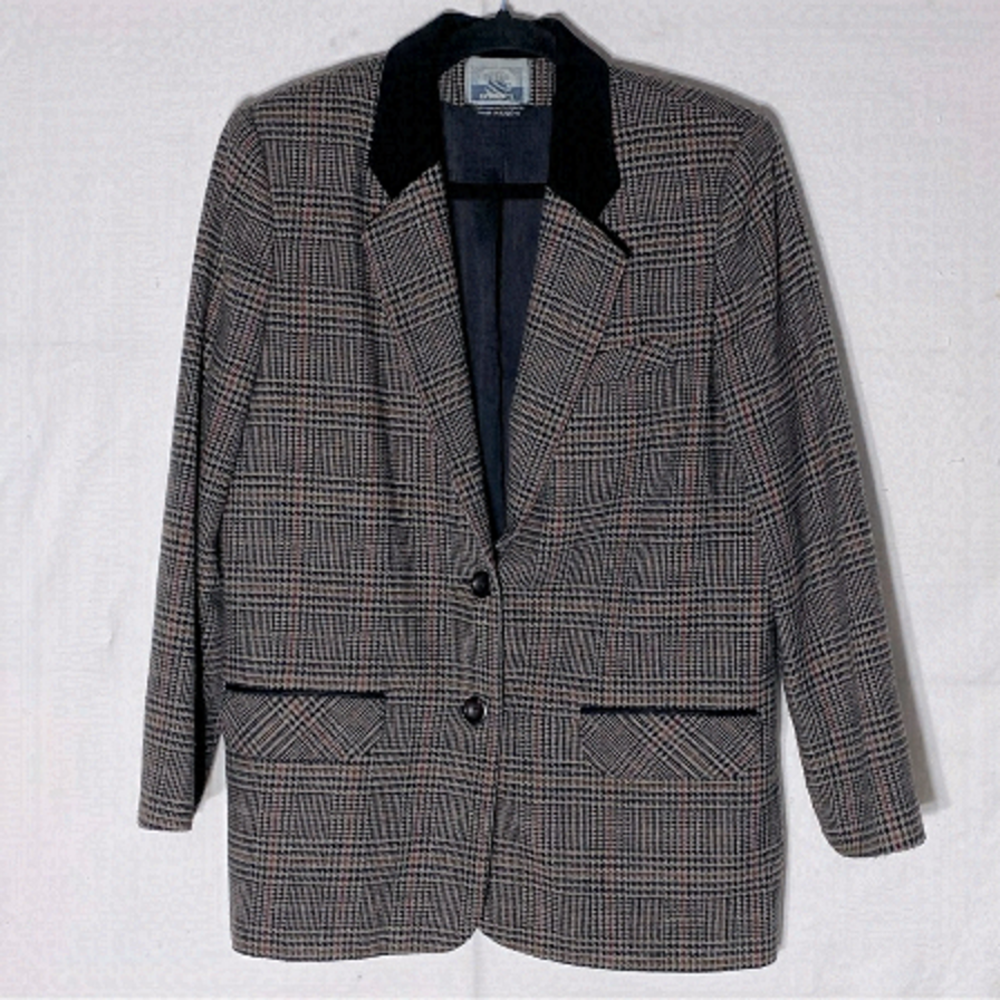 Vintage Evidence Black Beige Red Houndstooth Blazer with Black Velvet  Collar 8